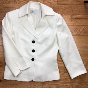 TAHARI White Button Blazer